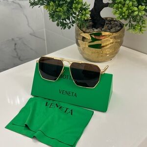 Like new with box Bottega Veneta Gold Frame aviator Sunglasses